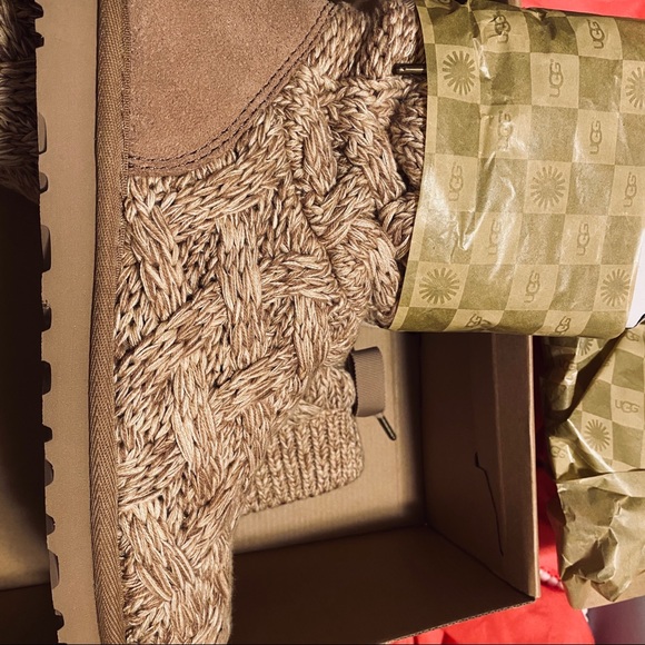 Isla UGGS in heathered oatmeal - Picture 2 of 4